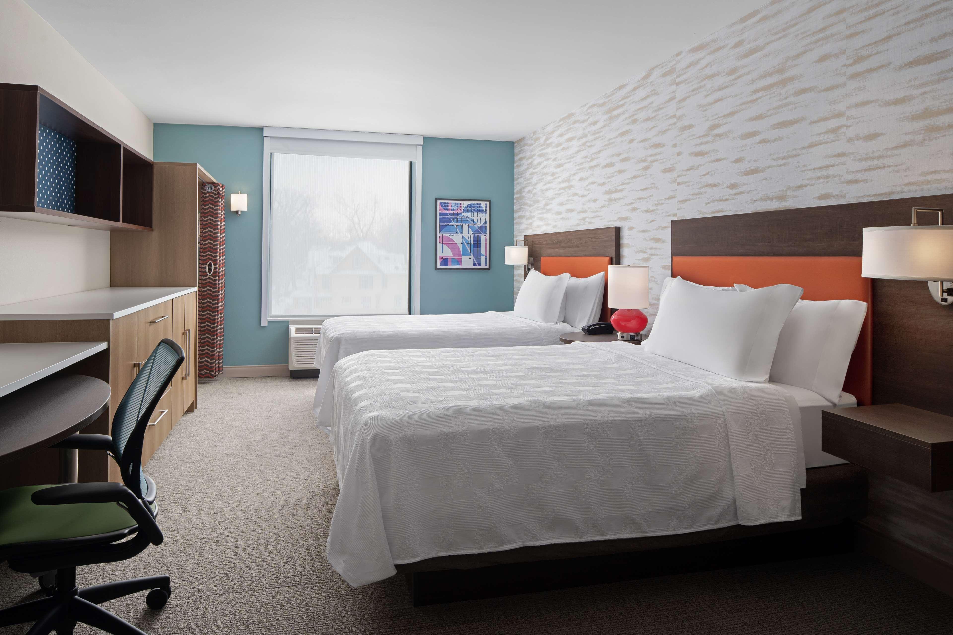 Home2 Suites By Hilton Des Moines At Drake University Экстерьер фото