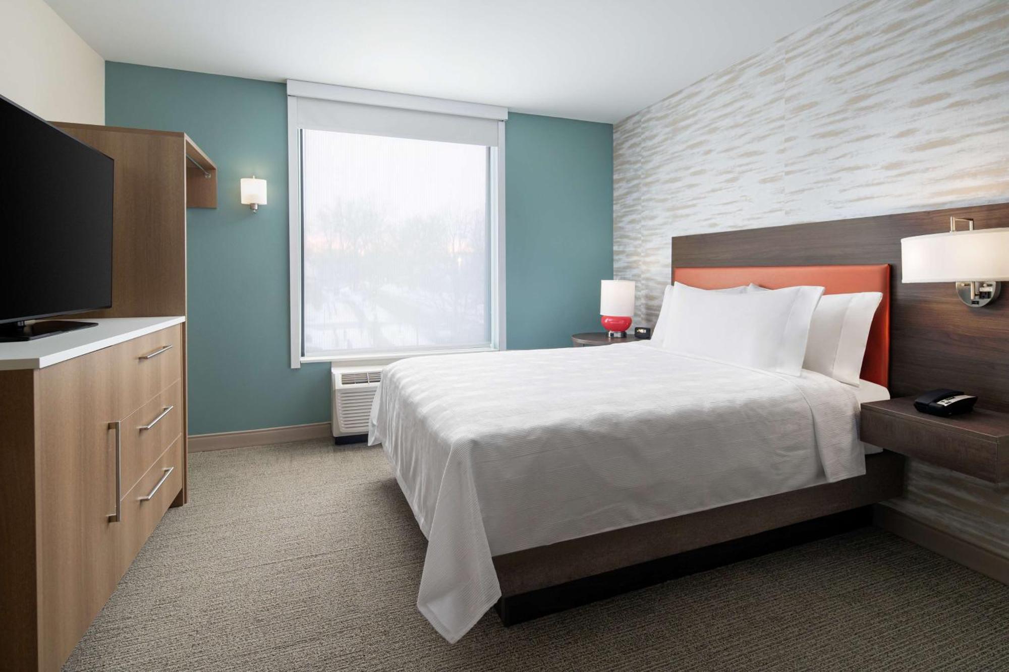Home2 Suites By Hilton Des Moines At Drake University Экстерьер фото