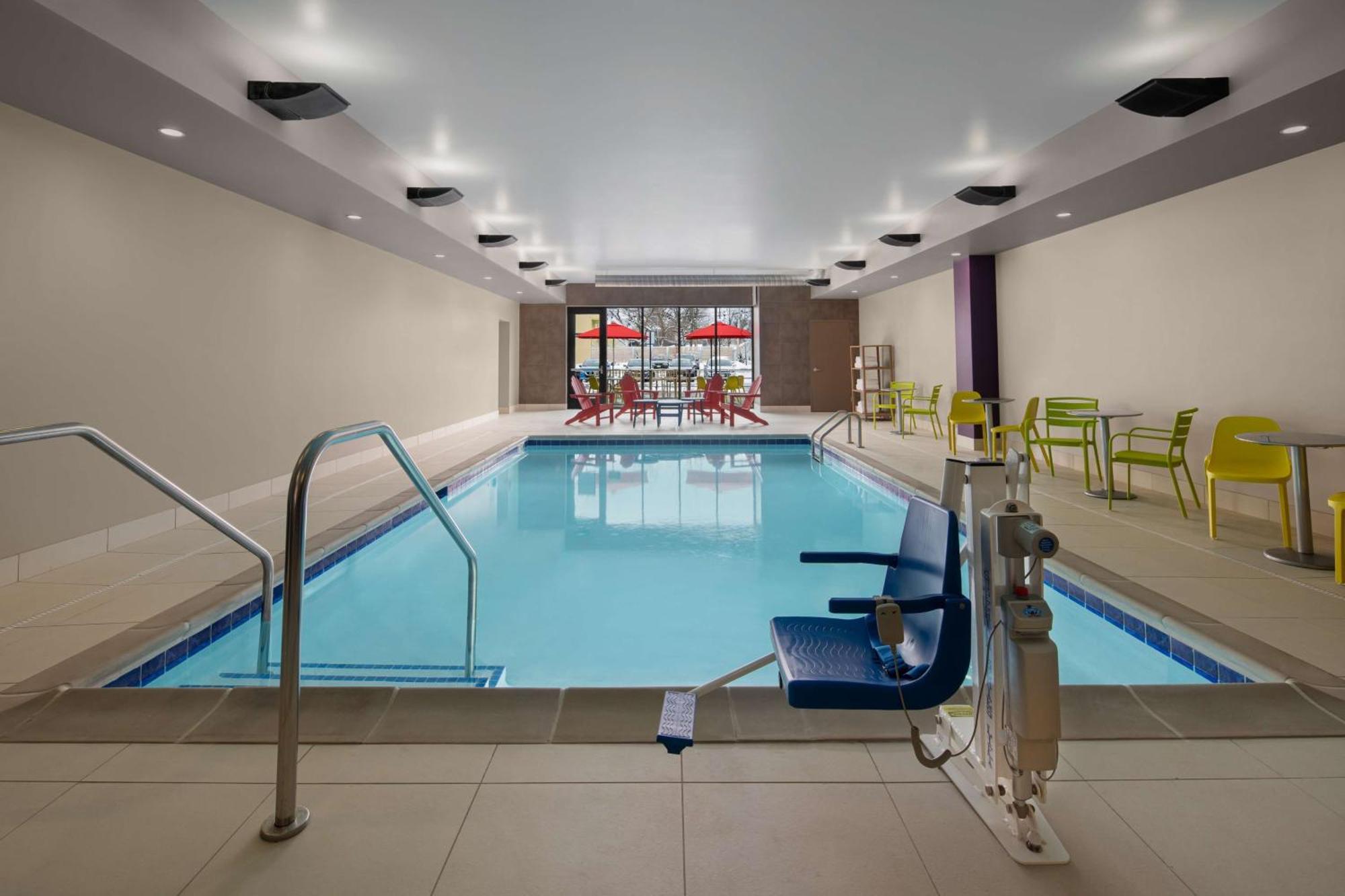 Home2 Suites By Hilton Des Moines At Drake University Экстерьер фото