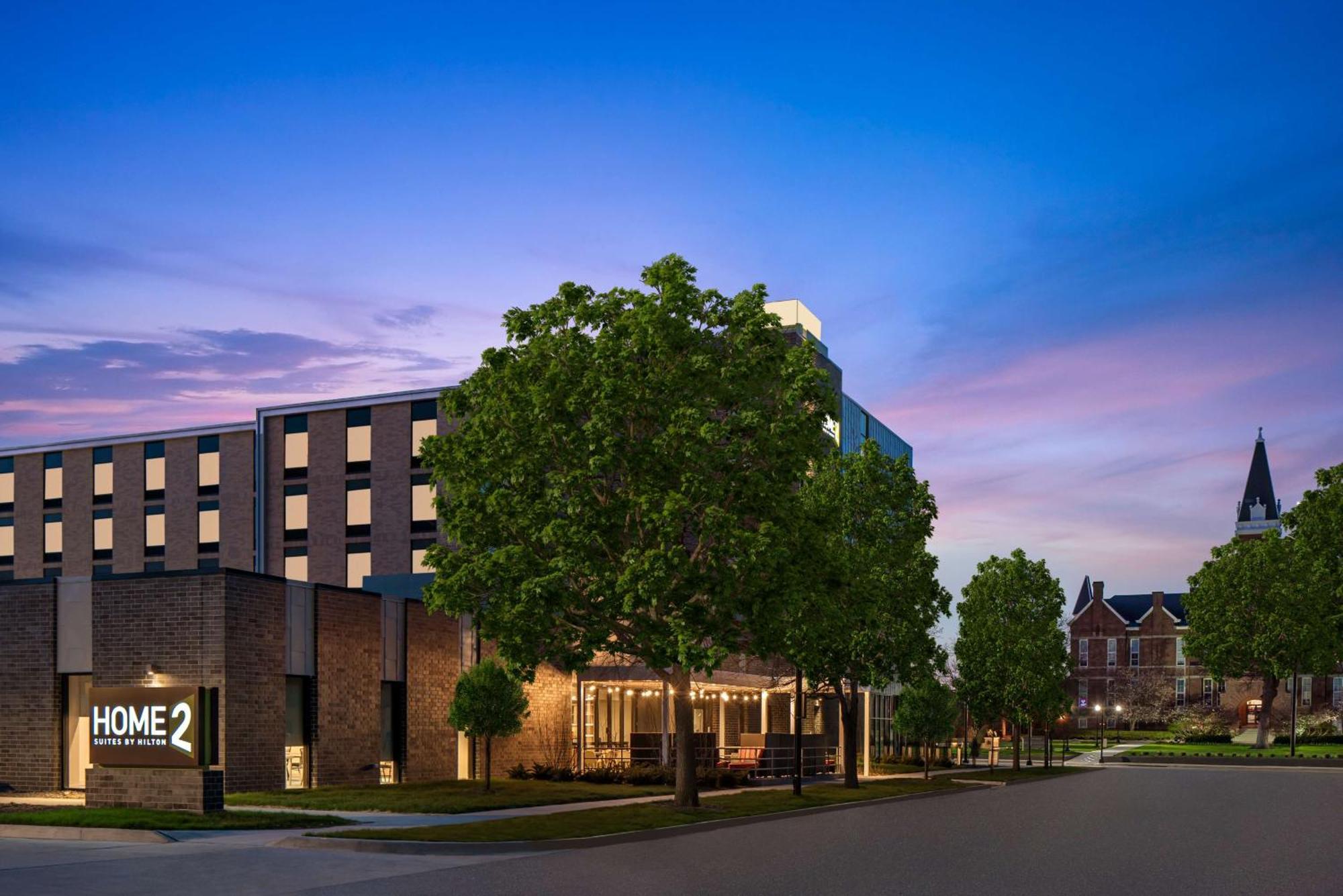 Home2 Suites By Hilton Des Moines At Drake University Экстерьер фото